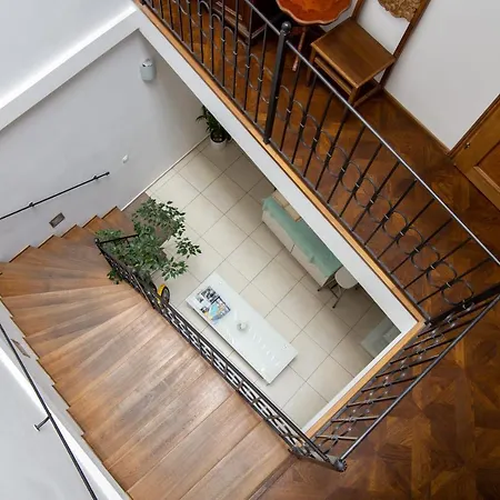 Hotel apartamentowy Charming Historical Charles Bridge Residences