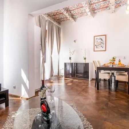 Charming Historical Charles Bridge Residences Hotel apartamentowy