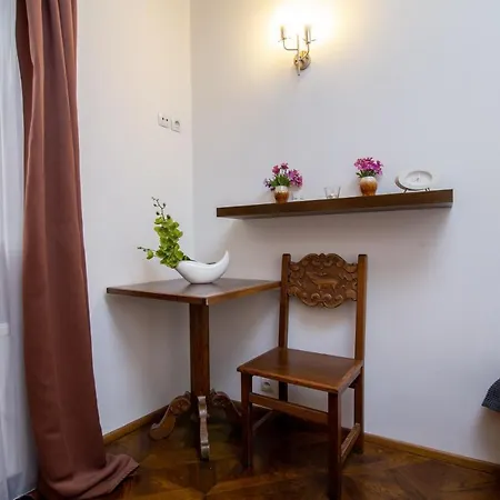 Charming Historical Charles Bridge Residences 4* 布拉格